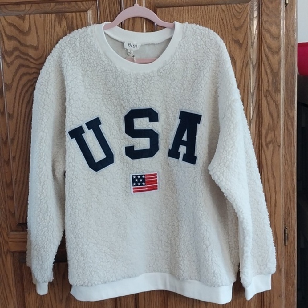 BiBi NWT Women's Plush Sherpa Sweatshirt Size Small Oversized Ivory USA Applique
